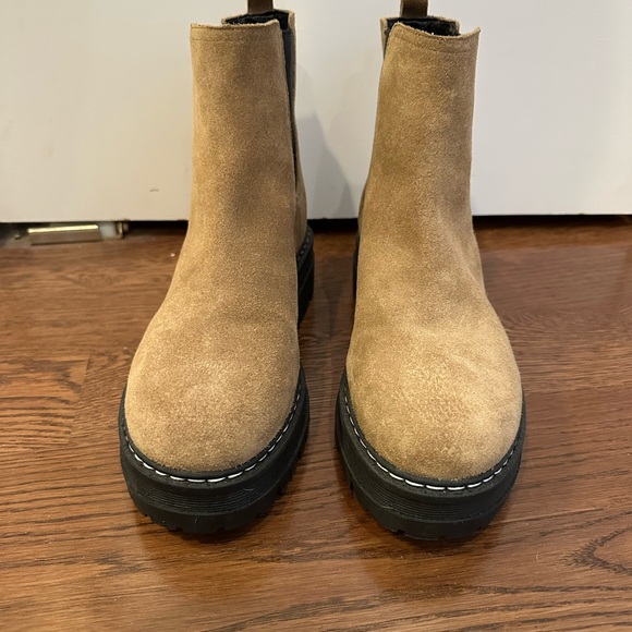 Marc Fisher Tan Suede Chelsea Boots size 7.5 - Picture 1 of 3